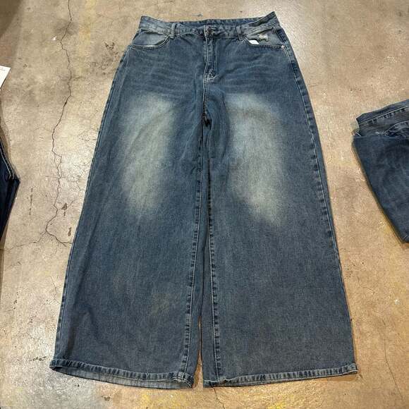 Edikted Denim - Edikted Skater Girl Washed Low Rise Baggy Wide Leg Jeans